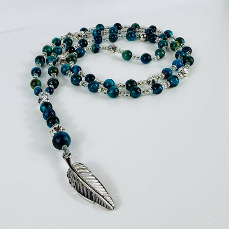 Stylische Tigeraugen-Y-Halskette mit silbrigen Lavasteinen, Rocailles und Federanhänger aus Edelstahl – Halsketten – mit Sil…