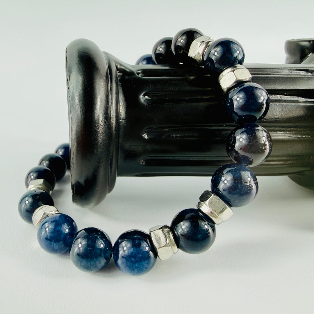 Stylisches Armband mit Mitternachtsblauem Turmalin kombiniert mit Edelstahlmuttern – Bracelets – mit Silber, Onyx (Produktan…