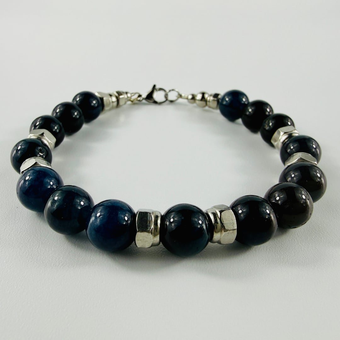Stylisches Armband mit Mitternachtsblauem Turmalin kombiniert mit Edelstahlmuttern – Bracelets – mit Silber, Onyx (Produktan…