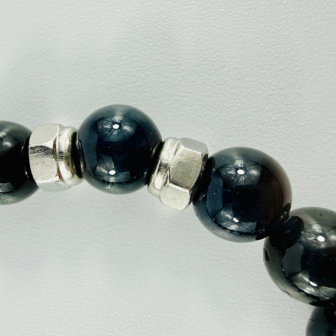 Stylisches Armband mit Mitternachtsblauem Turmalin kombiniert mit Edelstahlmuttern – Bracelets – mit Silber, Onyx (Produktan…