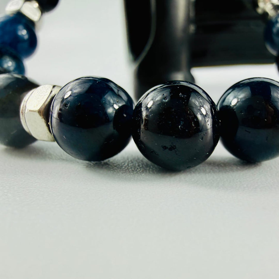 Stylisches Armband mit Mitternachtsblauem Turmalin kombiniert mit Edelstahlmuttern – Produktabbildung 8
