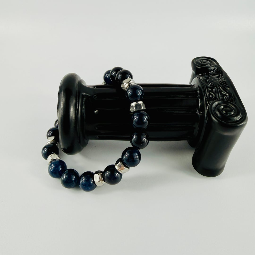 Stylisches Armband mit Mitternachtsblauem Turmalin kombiniert mit Edelstahlmuttern – Produktabbildung 9