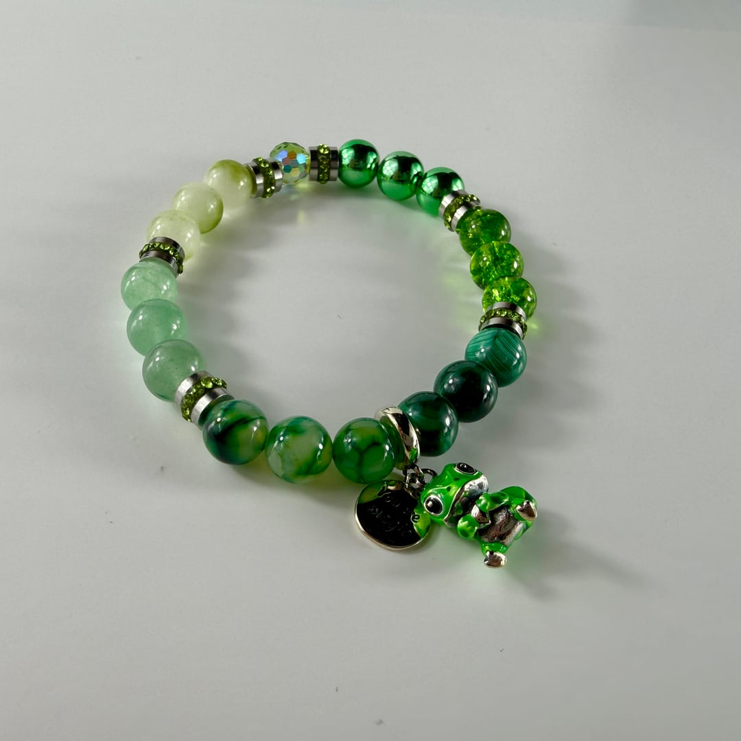 Symphonie aus grünen Edelsteinen und mit funkelnden Steinen besetzten Edelstahlakzenten – Produktabbildung 10