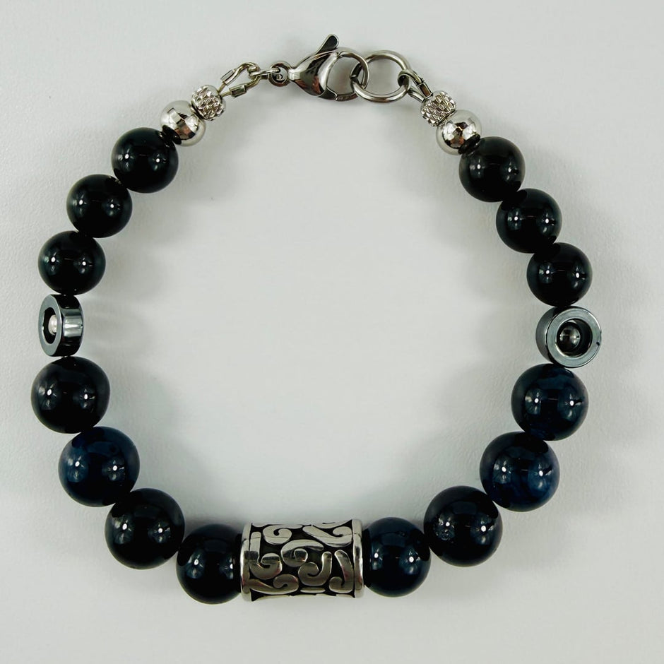 Tiefblaues Turmalin und Obsidian Armband mit stylischen Edelstahlelementen – Produktabbildung 5
