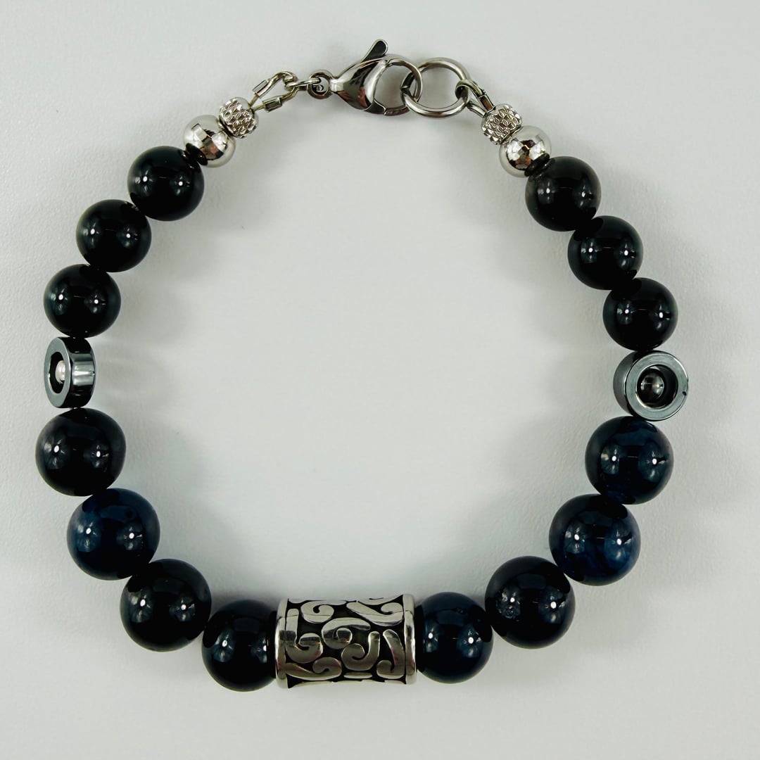 Tiefblaues Turmalin und Obsidian Armband mit stylischen Edelstahlelementen – Produktabbildung 5