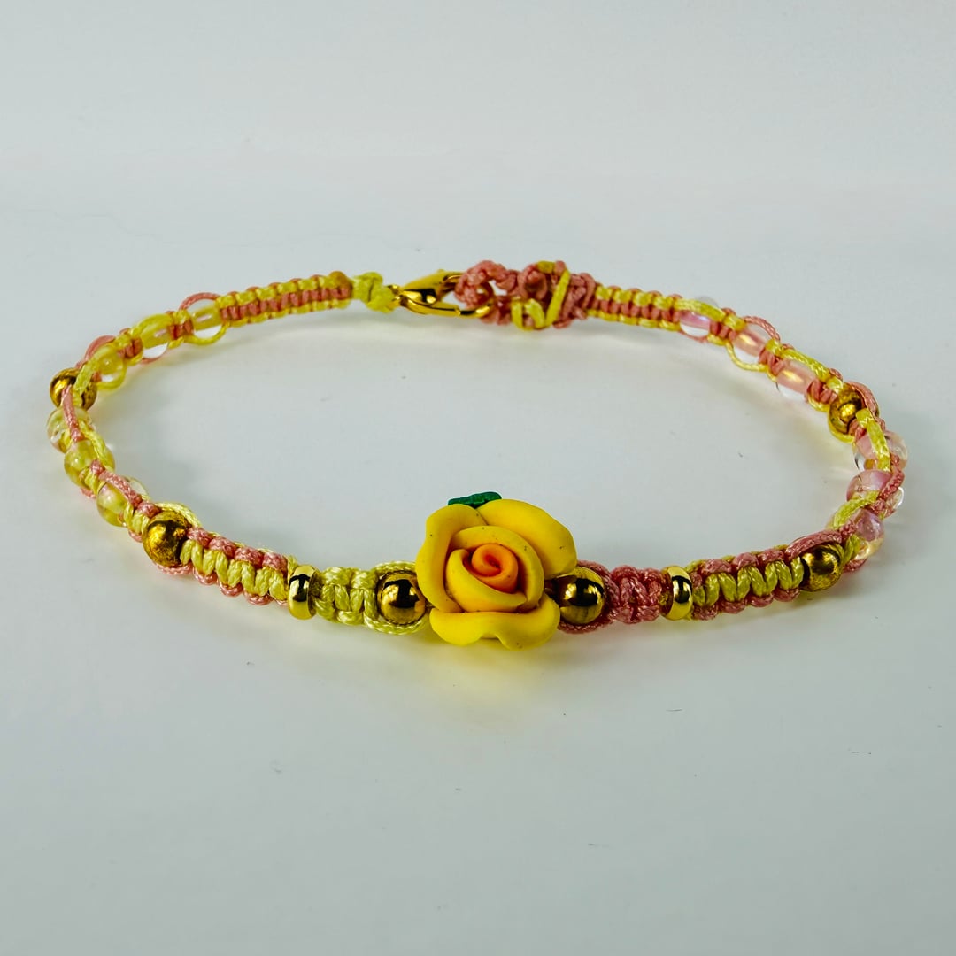 Zierliches Rosenarmband - mit klaren Rocailles und goldenen Hämatit-Perlen – Bracelets (Produktansicht)