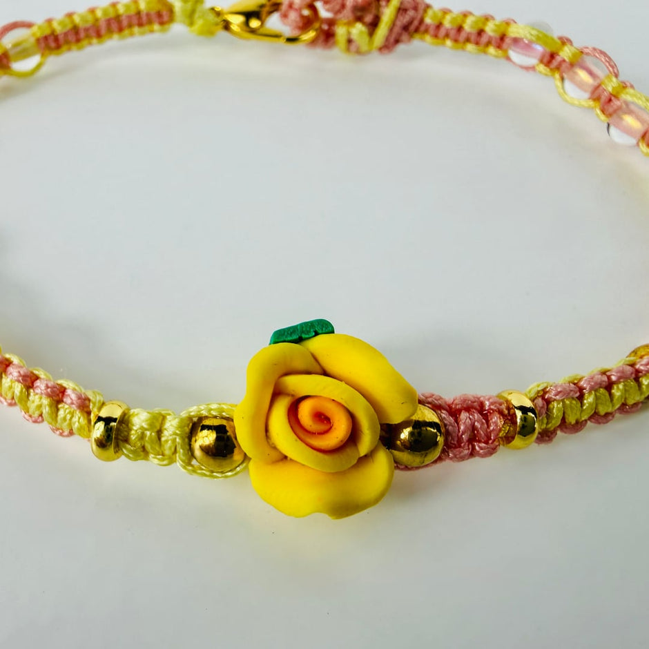 Zierliches Rosenarmband - mit klaren Rocailles und goldenen Hämatit-Perlen – Produktabbildung 4