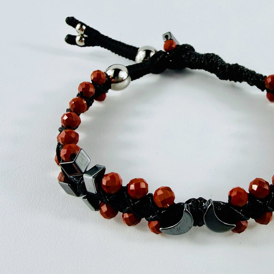 Zweireihiges Armband mit facettierten roten Jaspis Edelstein-Perlen – Bracelets – mit Silber, Onyx (Produktansicht)