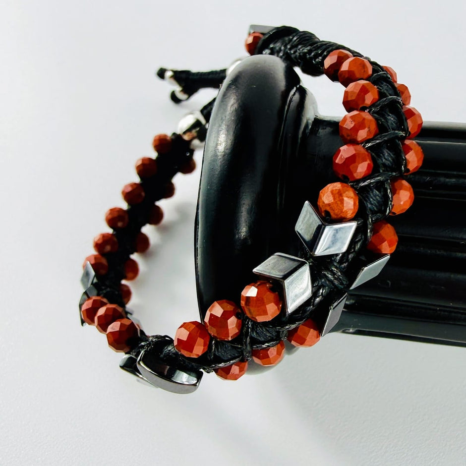 Zweireihiges Armband mit facettierten roten Jaspis Edelstein-Perlen – Bracelets – mit Silber, Onyx (Produktansicht)