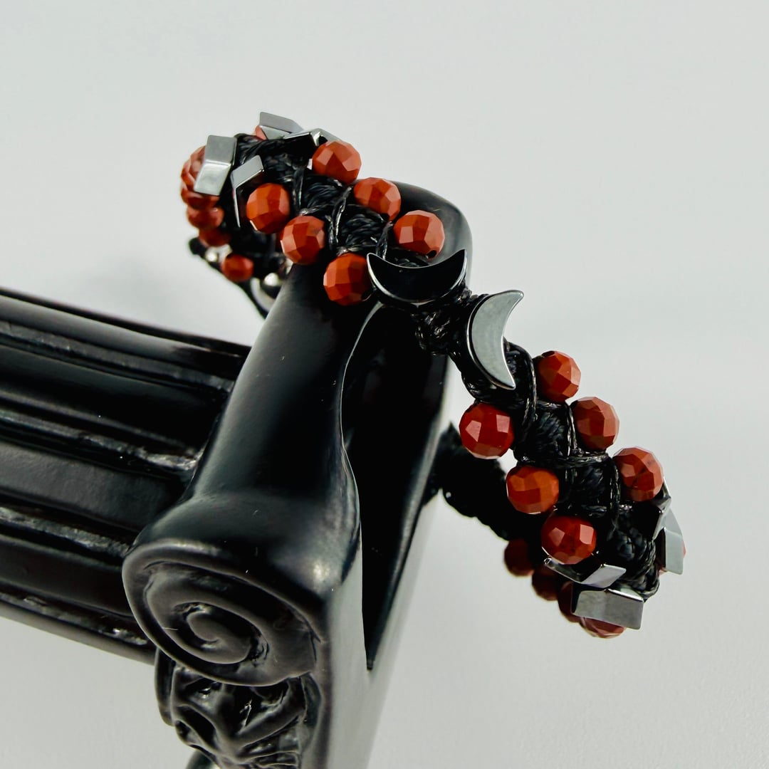 Zweireihiges Armband mit facettierten roten Jaspis Edelstein-Perlen – Produktabbildung 6